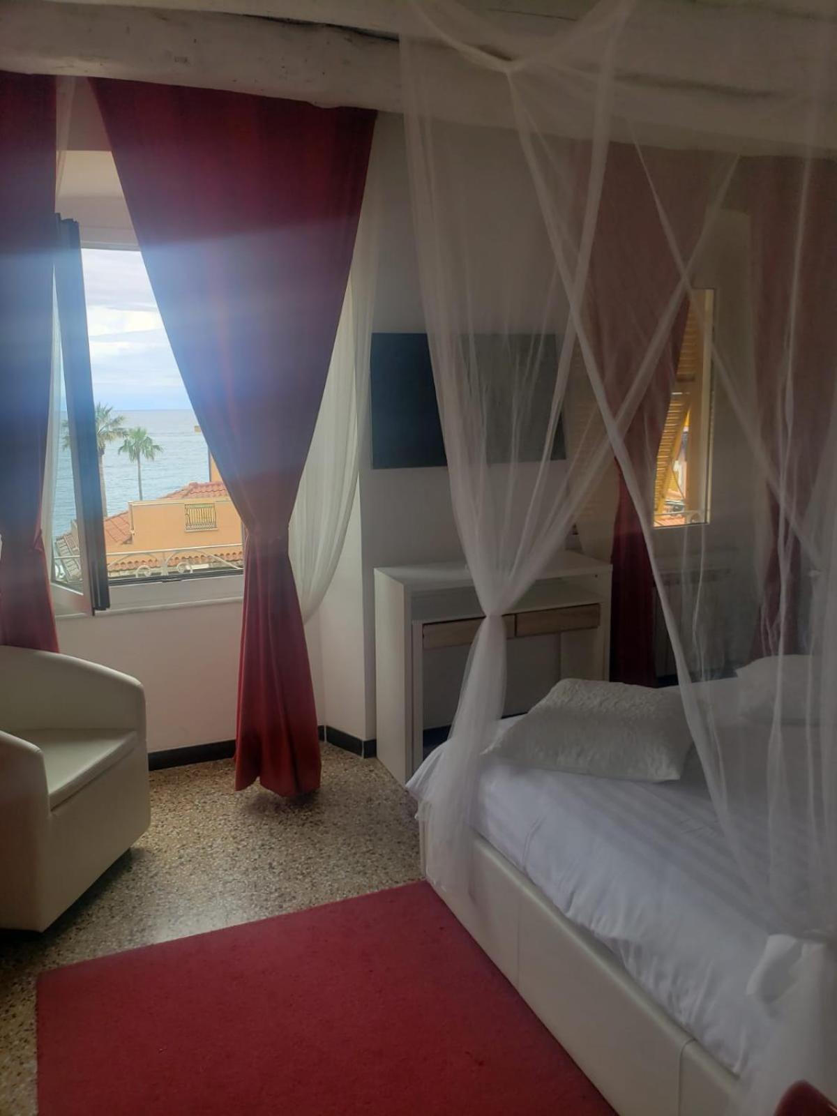 Varazze Suite Sauna E Hammam Bagian luar foto